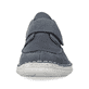 Blaue Rieker Herren Slipper 03058-14 mit Klettverschluss sowie Ziernähten. Schuh von vorne.