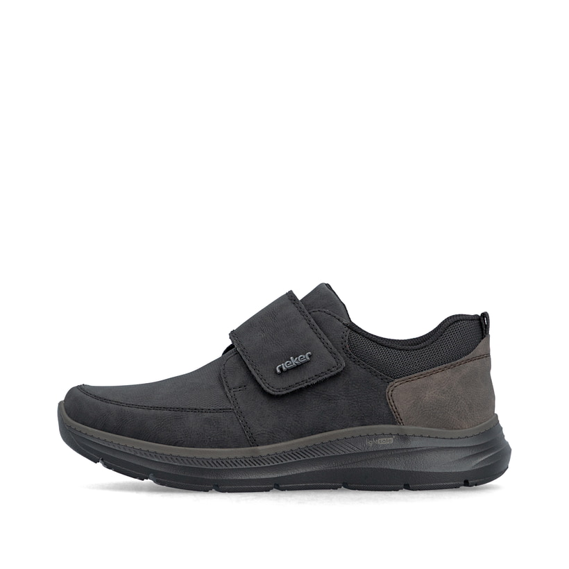 Schwarze Rieker Herren Slipper B1854-00 mit der lightsole+ sowie Klettverschluss. Schuh Außenseite.