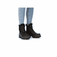 Schwarze Rieker Damen Chelsea Boots 74082-00 mit Fellschaftrand. Schuh am Fuß.