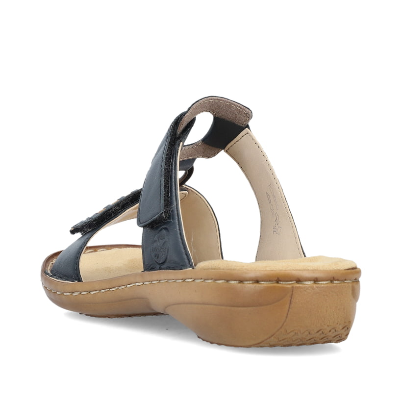 Blaue Rieker Damen Pantoletten 60842-14 mit einem Klettverschluss. Schuh von hinten.