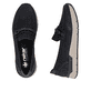 Schwarze Rieker Damen Loafer 58965-00 mit einem Gummizug. Schuh von oben, liegend.