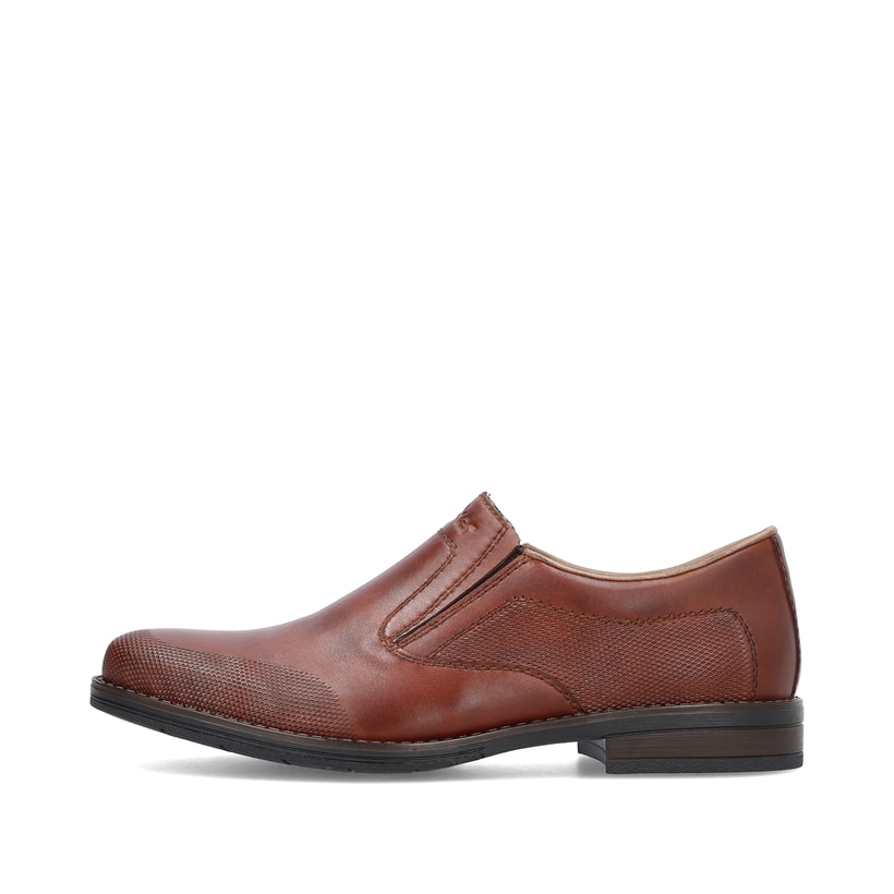 Kastanienbraune Rieker Herren Slipper 10350-24 mit einem Elastikeinsatz. Schuh Außenseite.