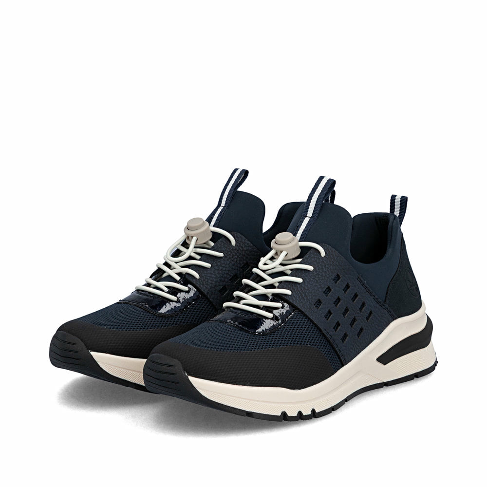 Dunkelblaue Rieker Damen Sneaker Low M6651-14 mit Gummizug sowie Extraweite H. Schuhpaar seitlich schräg.