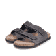 Graue Rieker Herren Pantoletten 21160-45 mit Klettverschluss sowie Extraweite H. Schuhpaar seitlich schräg.