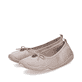 Rosane vegane Rieker Ballerinas 45250-31, Barfußschuhe mit dekorativer Schleife. Schuhpaar seitlich schräg.
