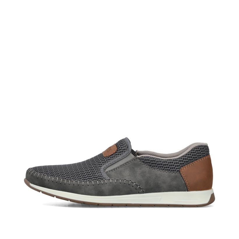 Mocassins Rieker gris homme 11954-45 avec coutures modernes élégantes. Côté extérieur de la chaussure.