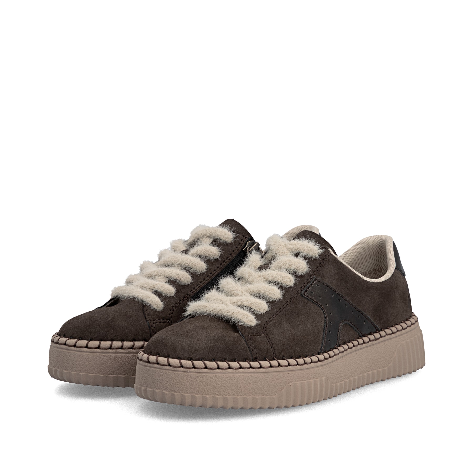 Braun-beige Rieker Damen Sneaker Low N9920-25 mit flauschigen Schnürsenkeln. Schuhpaar seitlich schräg.