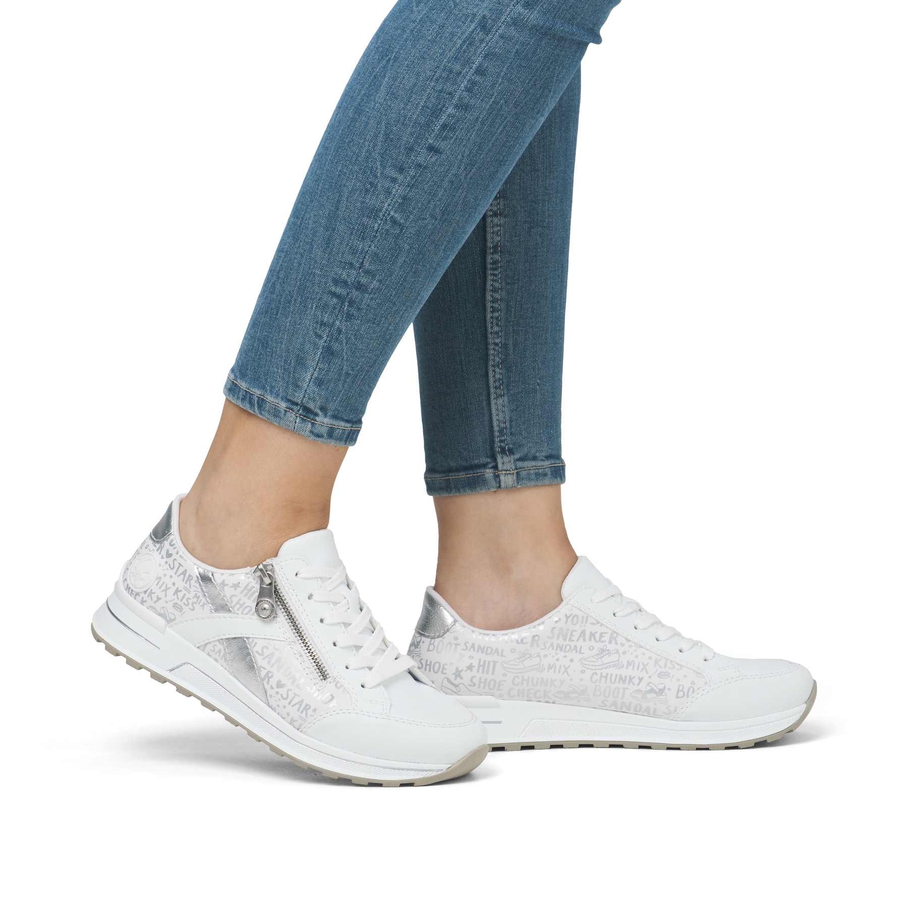 Baskets basses Rieker blanches pour femme N1403-80 avec fermeture éclair. Chaussure au pied.