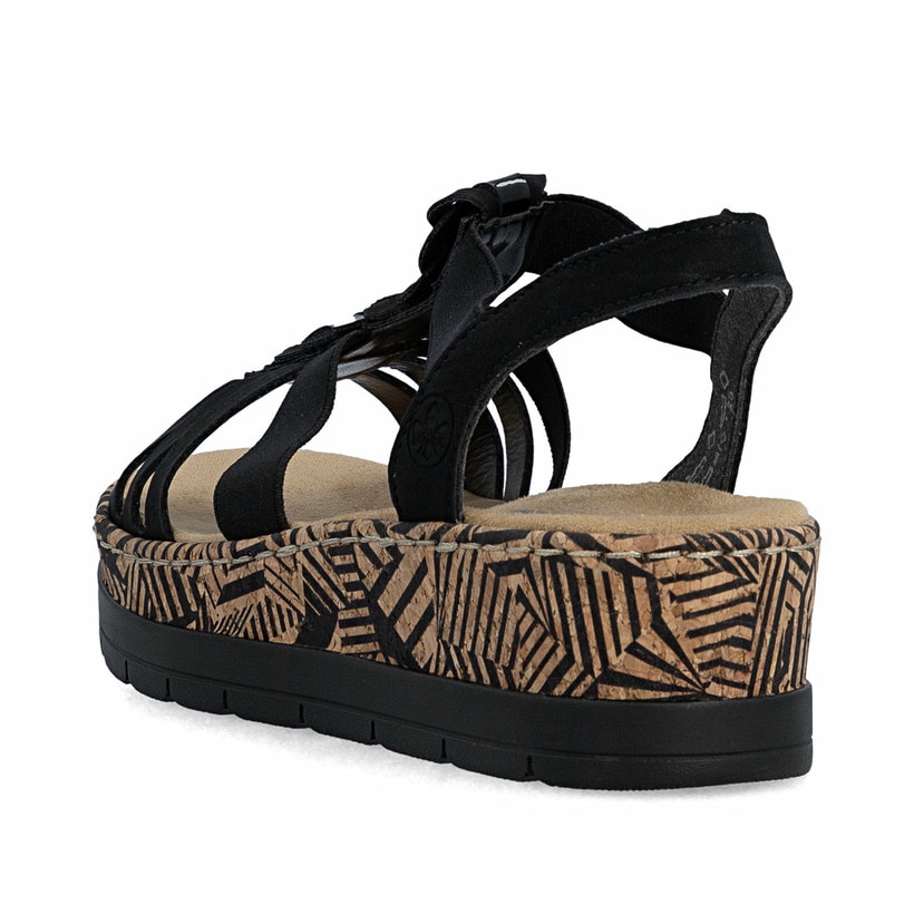 Schwarze Rieker Keilsandaletten V3902-00 mit einem Gummizug. Schuh von hinten.