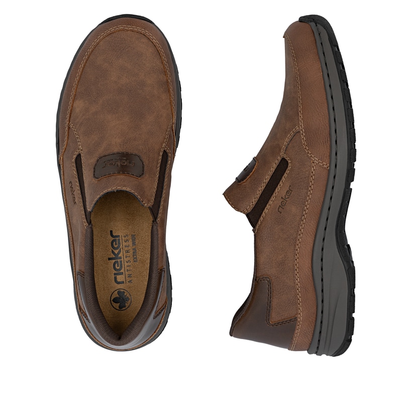 Braune Rieker Herren Slipper 03365-24 mit einem Gummizug sowie der Extraweite H. Schuh von oben, liegend.