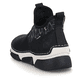 
Urbanschwarze Rieker Damen Slipper 45957-00 mit einer schockabsorbierenden Sohle. Schuh von hinten