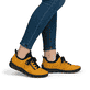 
Sonnengelbe Rieker Damen Slipper 55073-68 mit einer schockabsorbierenden Sohle. Schuh am Fuß
