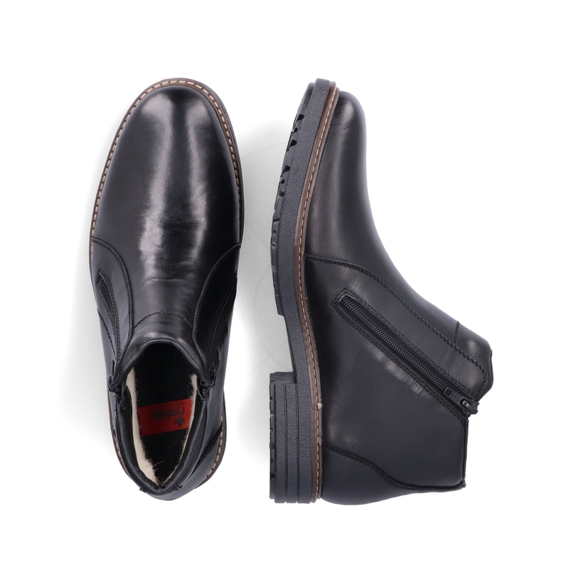 Schwarze Rieker Herren Kurzstiefel 33160-00 aus Glattleder. Schuh von oben, liegend.