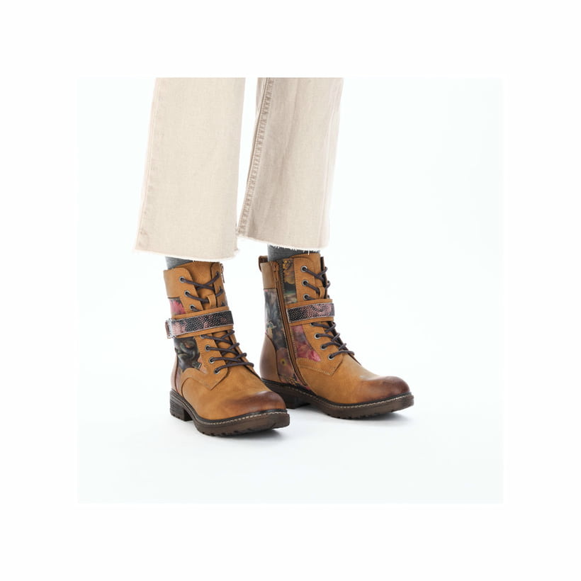 Gelbe Rieker Damen Schnürstiefel 94722-68 mit wasserabweisender TEX-Membran. Schuh am Fuß.