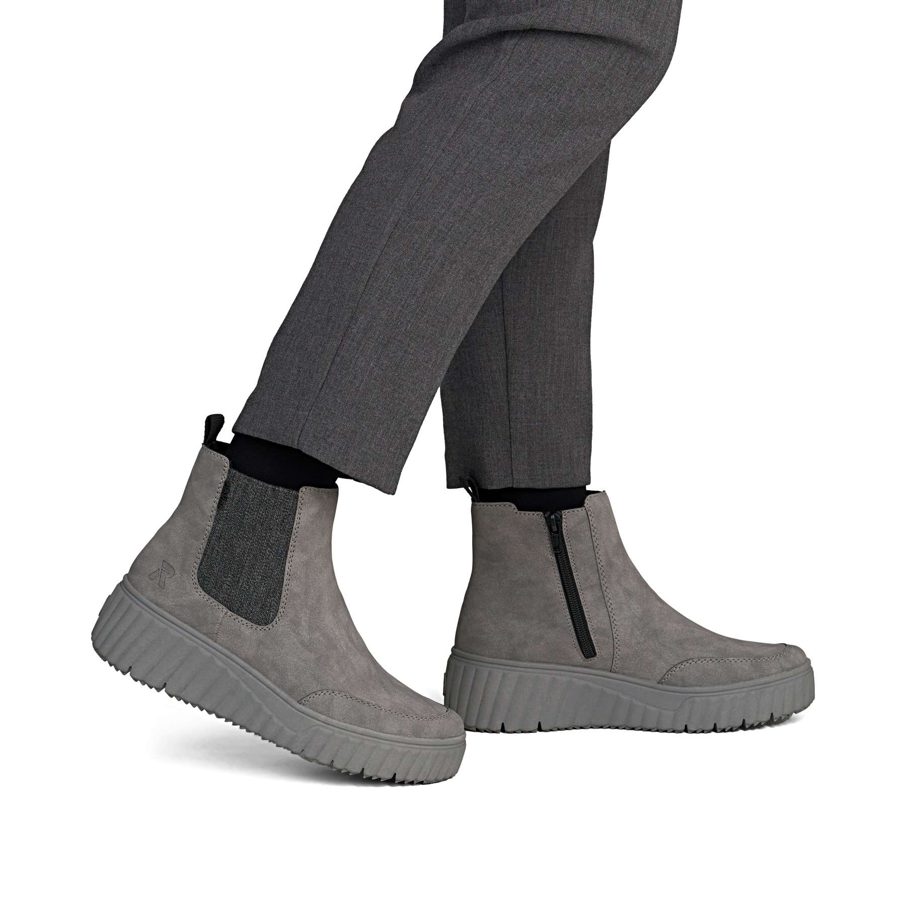Chelsea Boots Rieker grises pour femme N2553-40 avec fermeture éclair. Chaussure au pied.