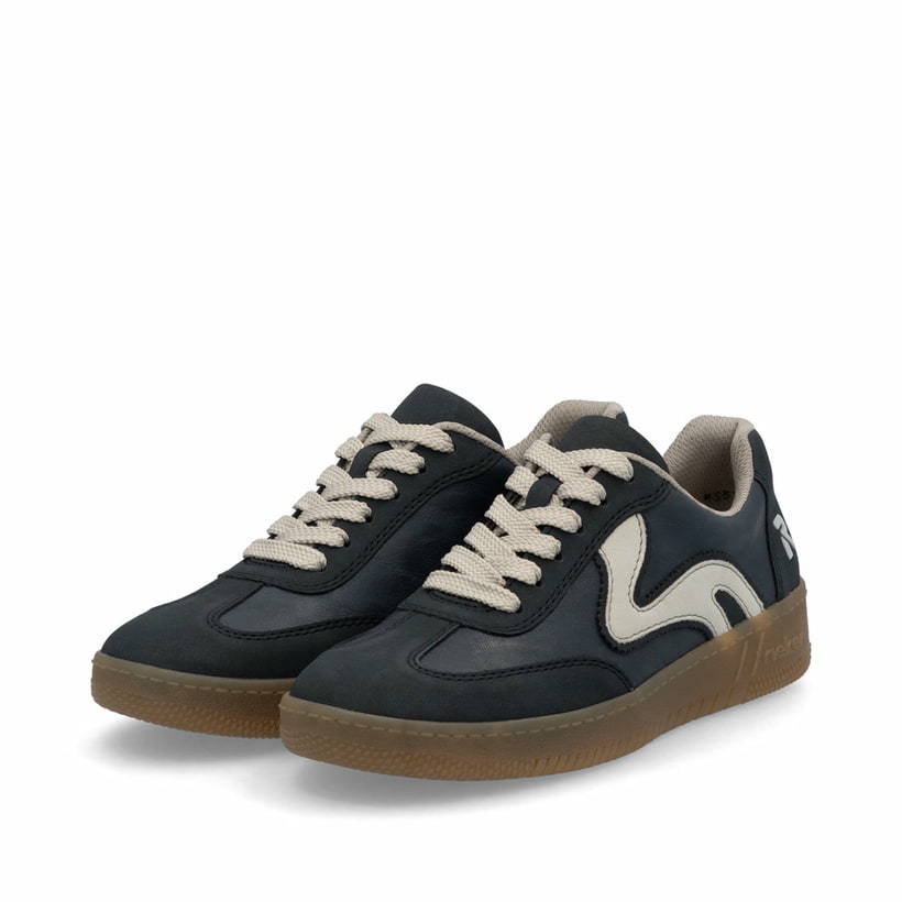 Baskets basses Rieker bleues vegan pour femme M5512-15 avec lacets. Chaussures inclinées sur le côté.