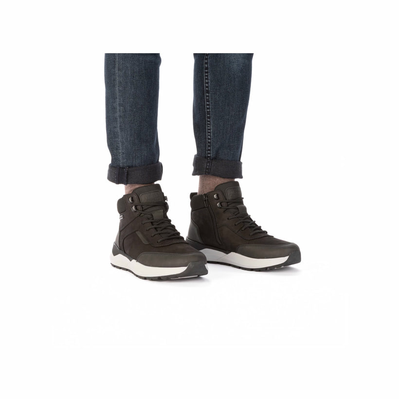 Schwarze Rieker Herren Schnürstiefel 06030-01 aus Rauleder. Schuh am Fuß.