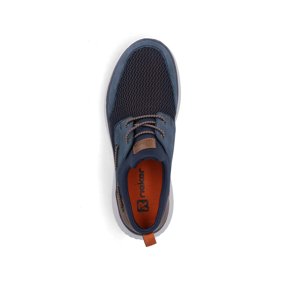 Blaue Rieker Herren Slipper B9643-14 mit einem Gummizug sowie der Komfortweite G. Schuh von oben.