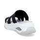 Schwarze vegane Rieker Damen Pantoletten W3150-00 mit einem Gummizug. Schuh von hinten.