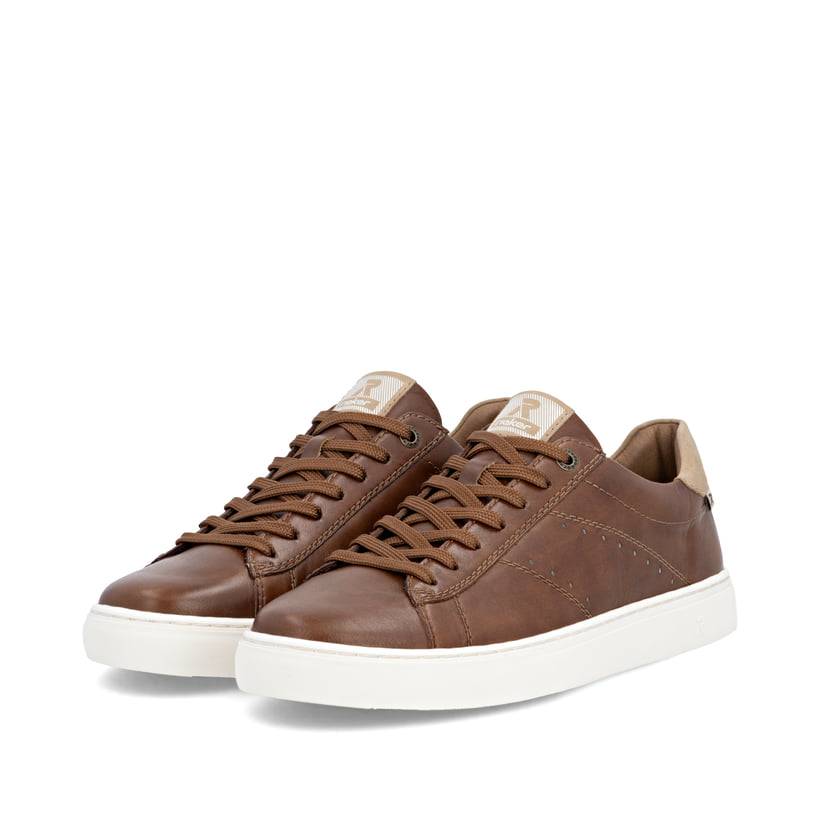 Baskets basses Rieker marron pour homme U0704-24. Chaussures inclinées sur le côté.