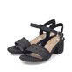 Asphaltschwarze Rieker Riemchensandaletten 64653-00 mit einer Schnalle. Schuhpaar seitlich schräg.
