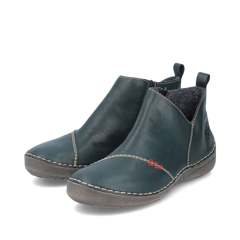 Petrolfarbene Rieker Damen Slipper 52574-54 mit einem Reißverschluss. Schuhpaar seitlich schräg.