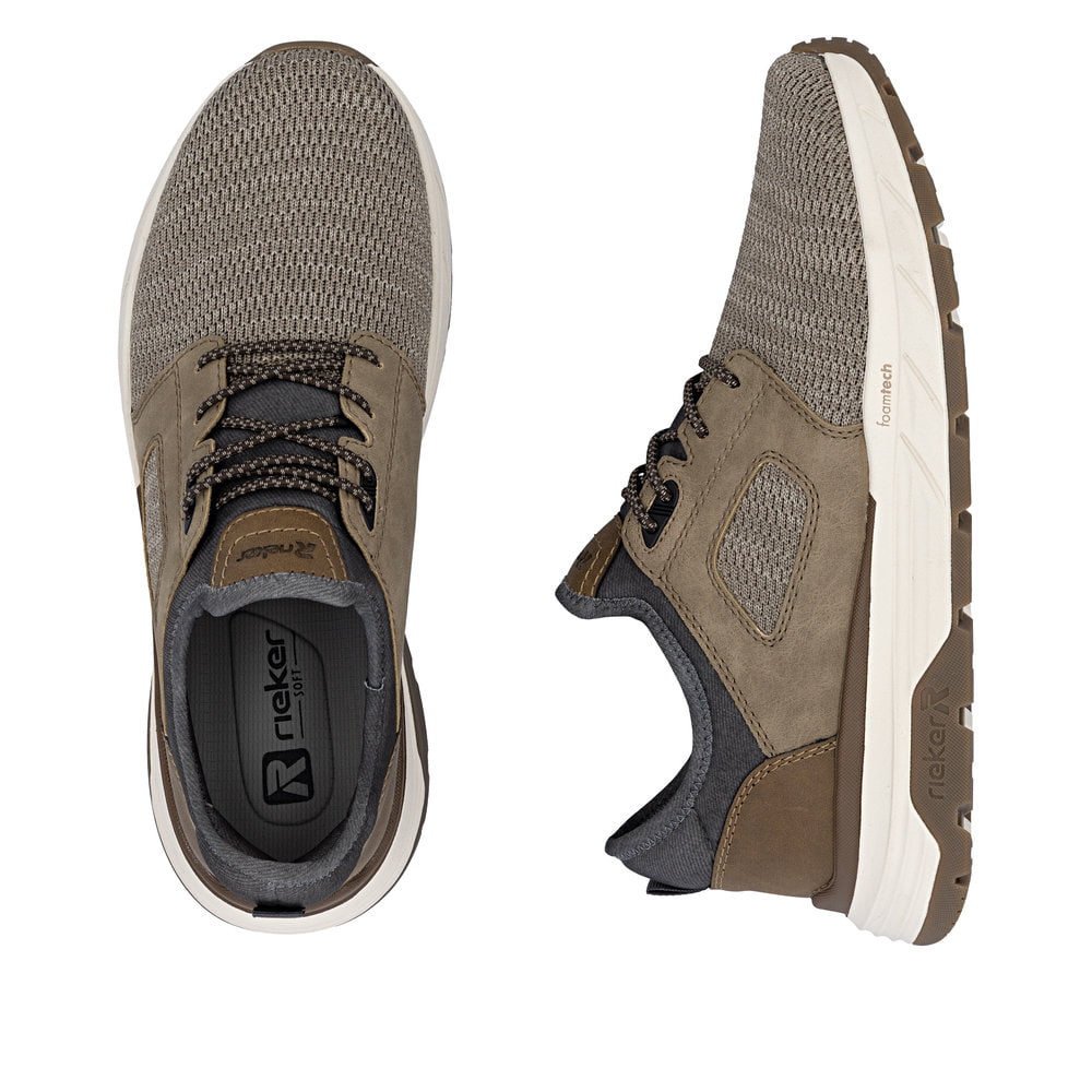 Beige Rieker Herren Slipper 06150-64 mit einem Gummizug sowie einem Gel-Fußbett. Schuh von oben, liegend.