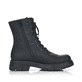 Graphitschwarze Rieker Damen Biker Boots Z9120-00 mit einer robusten Profilsohle. Schuh von hinten