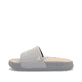 Graue Rieker Herren Pantoletten U3250-40 mit flexibler und ultraleichter Sohle. Schuh Außenseite.