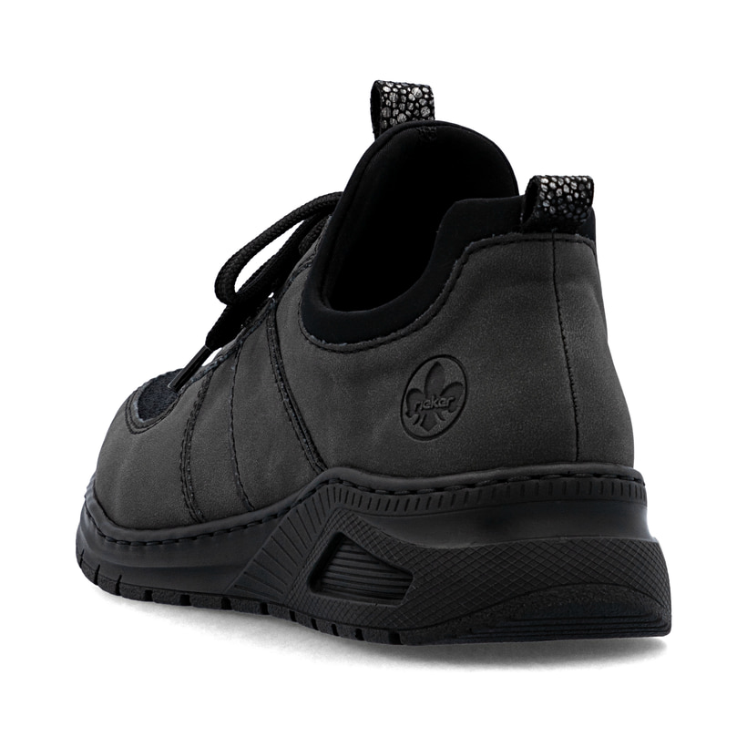 Dunkelgraue Rieker Damen Slipper M4970-45 mit einem Gummizug sowie Extraweite H. Schuh von hinten.