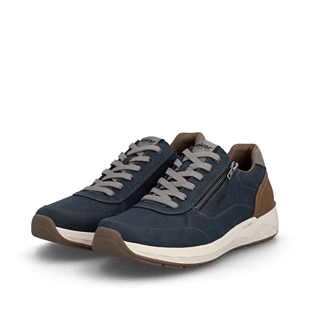 Blaue Rieker Herren Sneaker Low 11504-14 mit Reißverschluss sowie Extraweite H. Schuhpaar seitlich schräg.