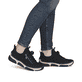 Mocassins Rieker noirs pour femme 45973-00 avec bande élastique. Chaussure au pied.