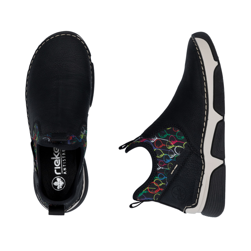 Schwarze Rieker Damen Slipper 45957-00 mit elastischem Schaftrand. Schuh von oben, liegend.