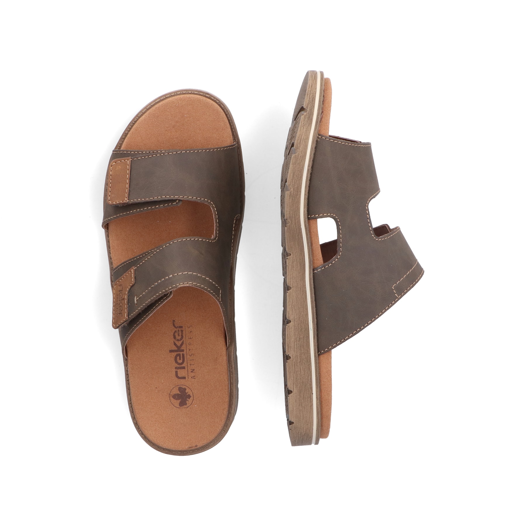 Braune Rieker Herren Pantoletten 24394-25 mit modernen Ziernähten. Schuh von oben, liegend.