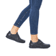 Mocassins Rieker bleus pour femmes 48951-14 avec fermeture velcro. Chaussure au pied.