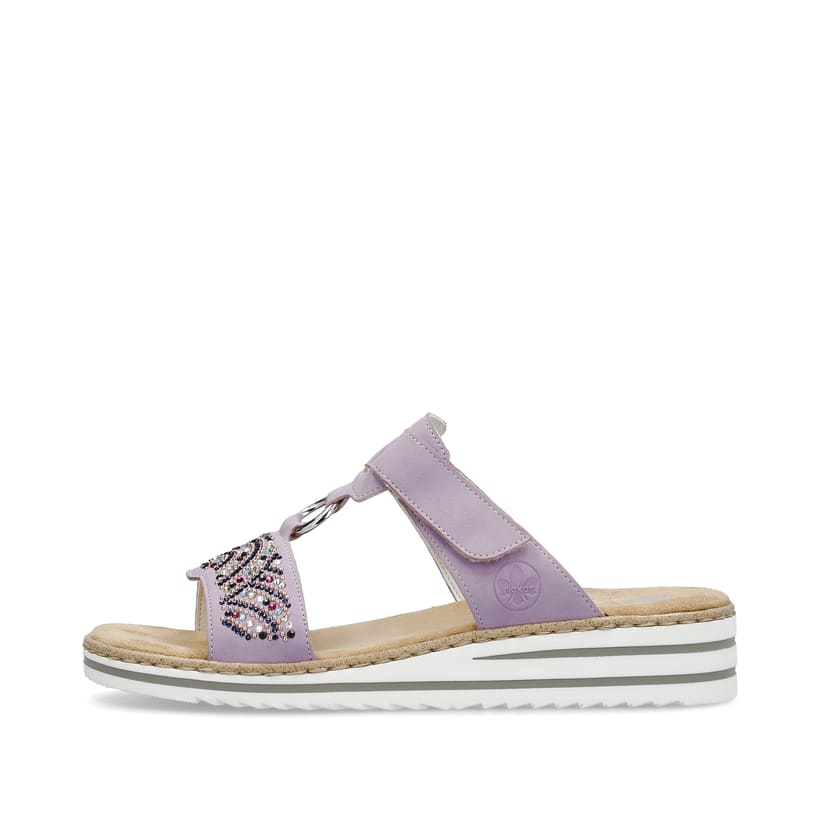 Fliederfarbene Rieker Damen Pantoletten V0621-30 mit einem Klettverschluss. Schuh Außenseite.