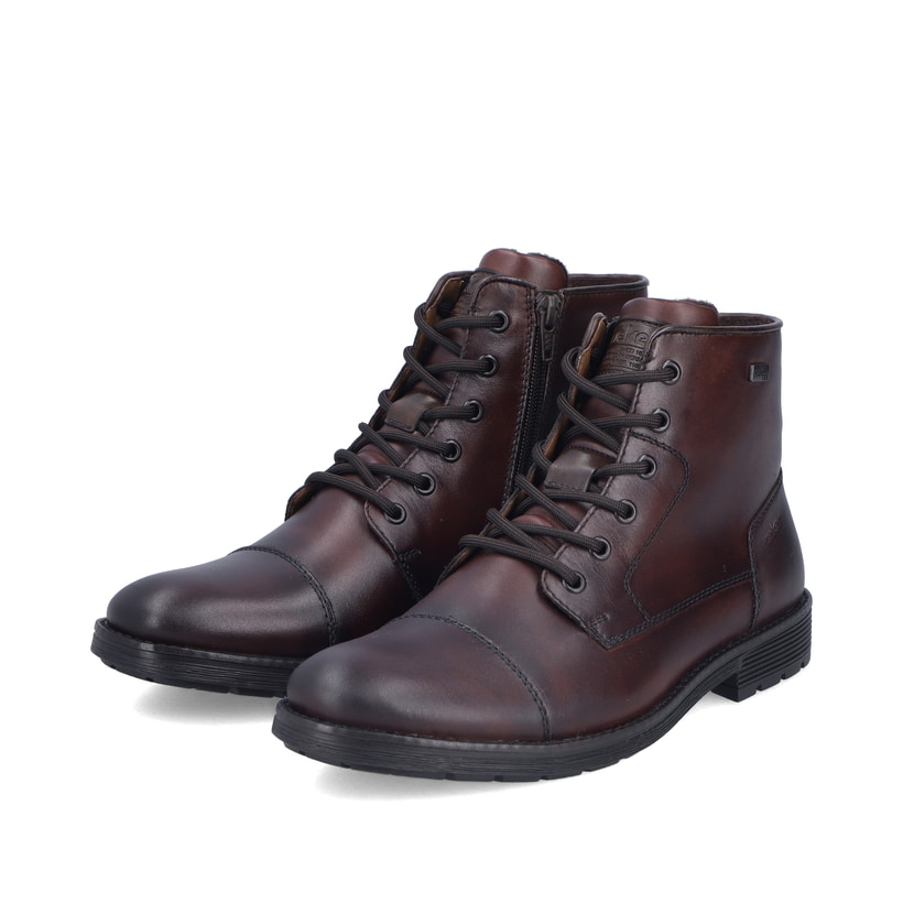 Dunkelbraune Rieker Herren Schnürstiefel F4546-25 aus Glattleder. Schuhpaar seitlich schräg.