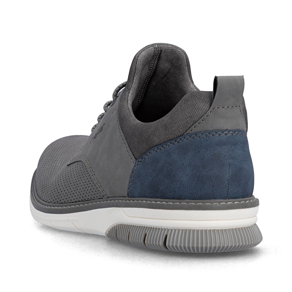 Graue Rieker Herren Slipper 14450-42 mit einem Gummizug sowie Komfortweite G 1/2. Schuh von hinten.