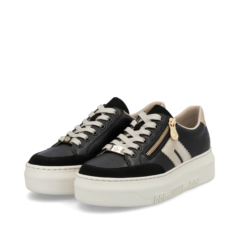 Schwarze Rieker Damen Sneaker Low M1912-00 mit einem Reißverschluss. Schuhpaar seitlich schräg.