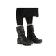 
Nachtschwarze Rieker Damen Kurzstiefel 79260-00 mit einer Profilsohle mit Blockabsatz. Schuh am Fuß