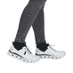 Weiße vegane Rieker Damen Sneaker Low M6062-80 mit einem Gummizug. Schuh am Fuß.