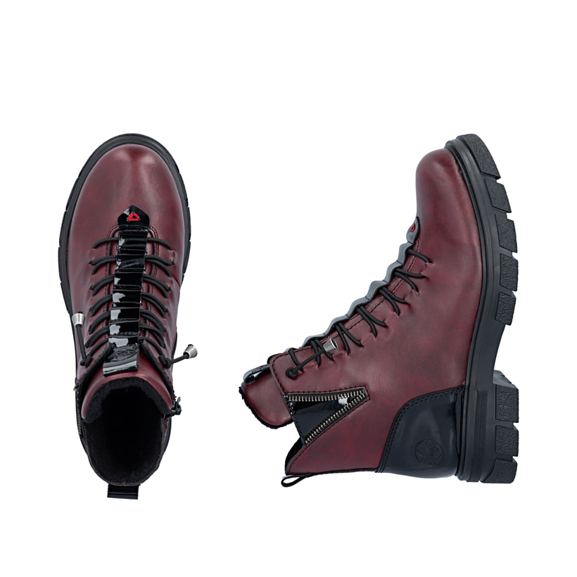 Weinrote Rieker Damen Biker Boots Z9152-35 mit Deko-Reißverschluss. Schuh von oben, liegend.