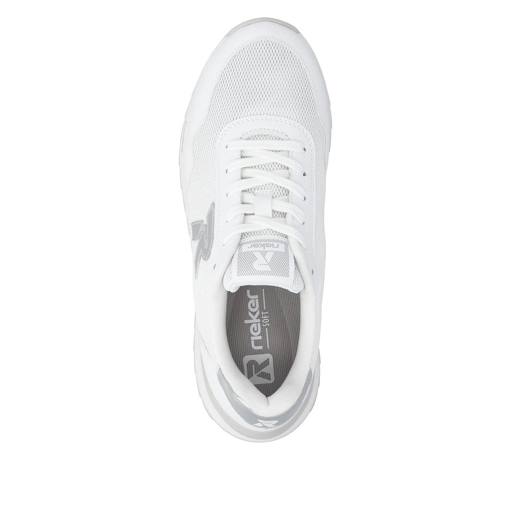 Weiße Rieker Damen Sneaker Low W2404-82 mit Schnürung sowie ultraleichter Sohle. Schuh von oben.