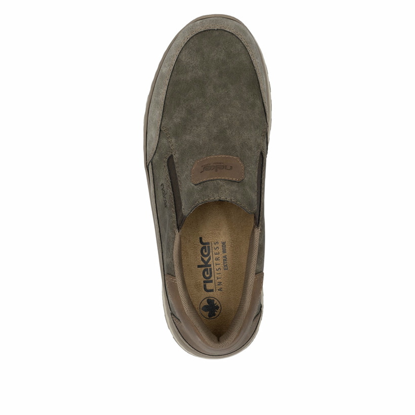 Braune Rieker Herren Slipper 03365-25 mit einem Gummizug sowie der Extraweite H. Schuh von oben.