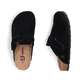 Schwarze Rieker Damen Clogs V6194-00 aus Glattleder mit einem Klettverschluss. Schuh von oben, liegend.