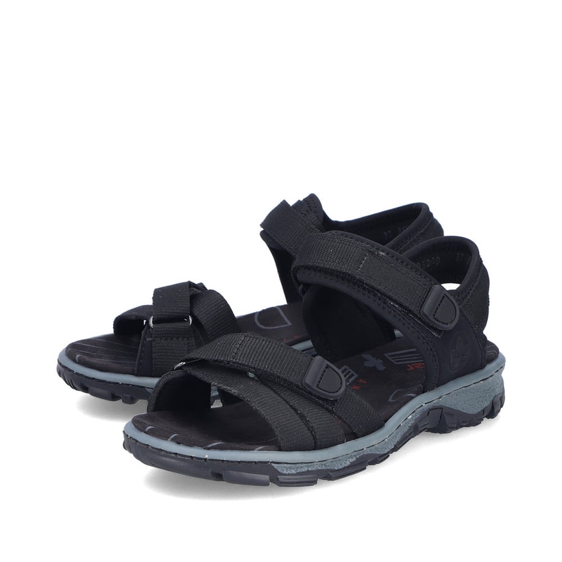 Schwarze Rieker Damen Trekkingsandalen 68852-00 mit einem Klettverschluss. Schuhpaar seitlich schräg.