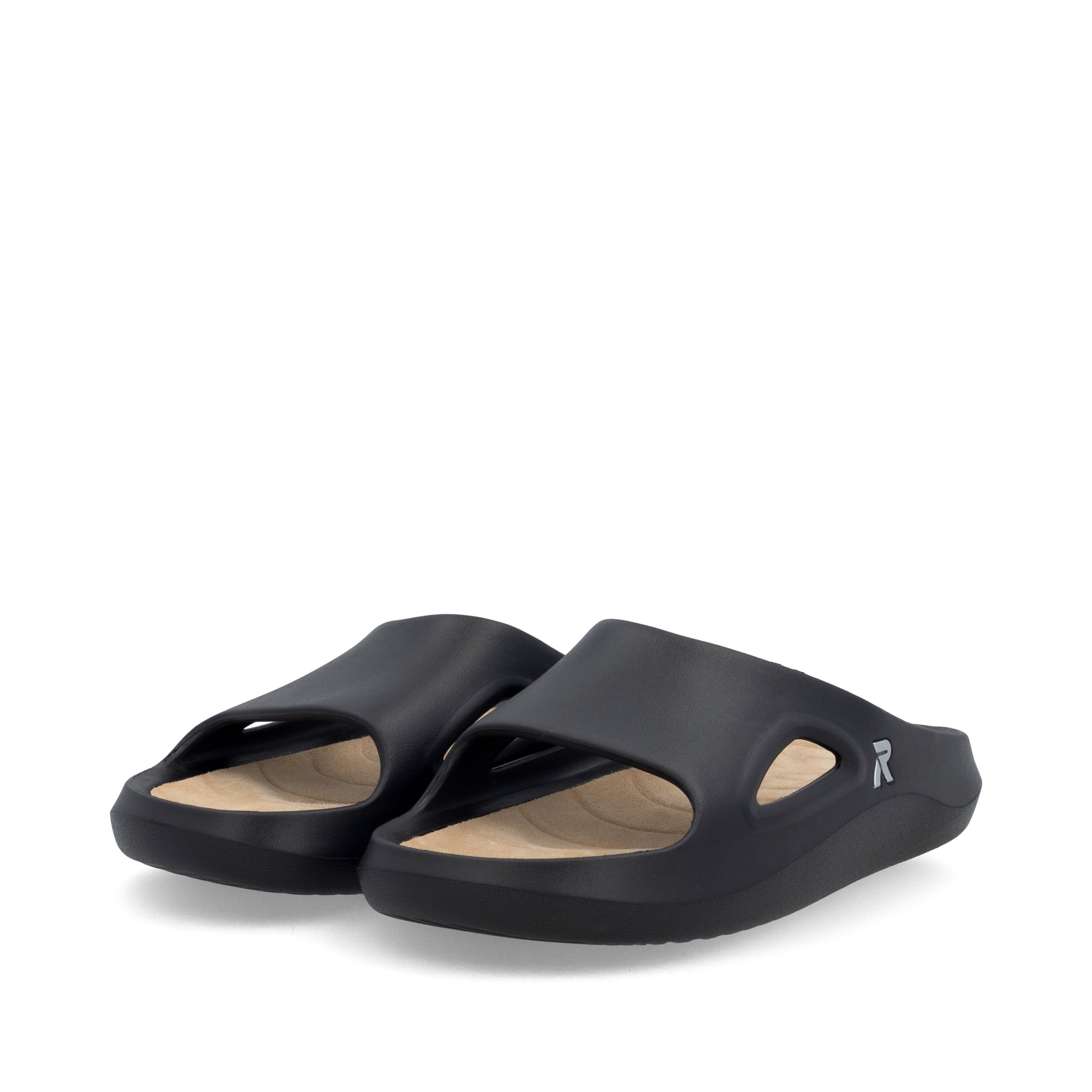 Mules Rieker noires homme U3350-00 avec semelle flexible et ultra légère. Chaussures inclinées sur le côté.