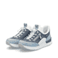 Blaue Rieker Damen Slipper 58962-10 mit easy Hineinschlüpf-Möglichkeit. Schuhpaar seitlich schräg.