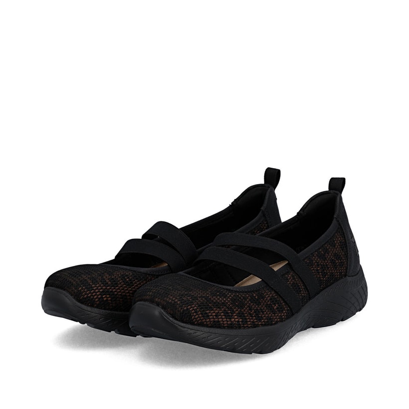 Schwarze Rieker Ballerinas M5075-00 mit einem Gummizug sowie der Komfortweite G. Schuhpaar seitlich schräg.