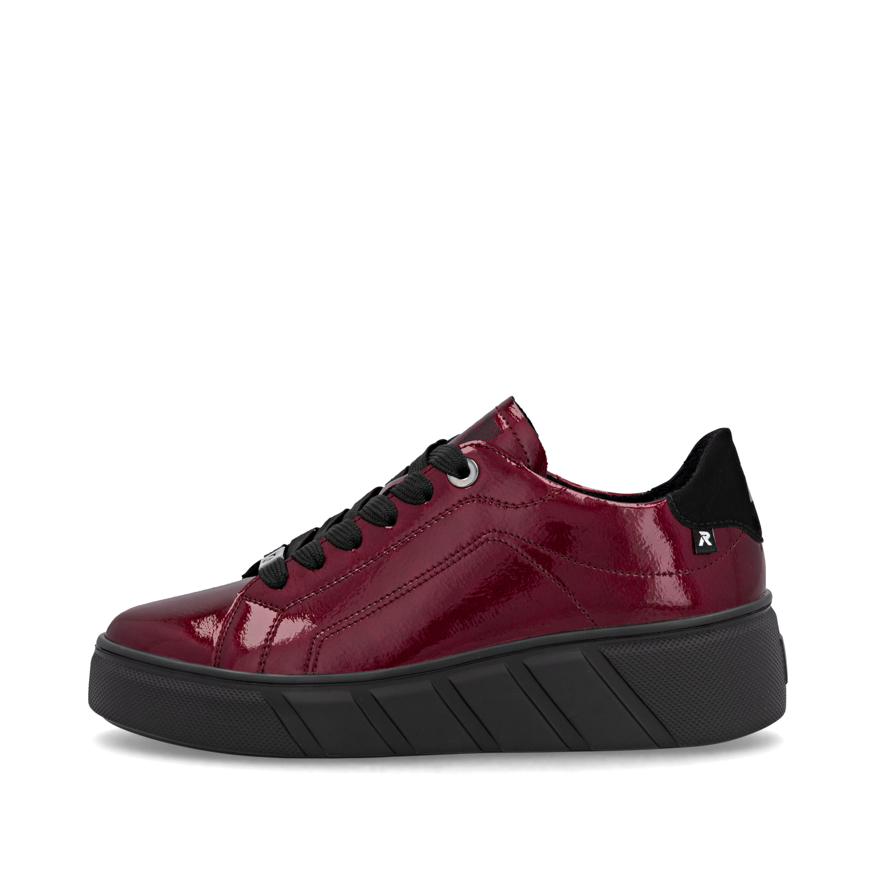 Dunkelrote Rieker Damen Sneaker Low W2601-35 aus Lackleder mit einer Schnürung. Schuh Außenseite.